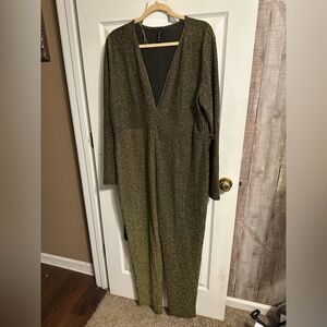 Chic Gold V-Neck Jumpsuit